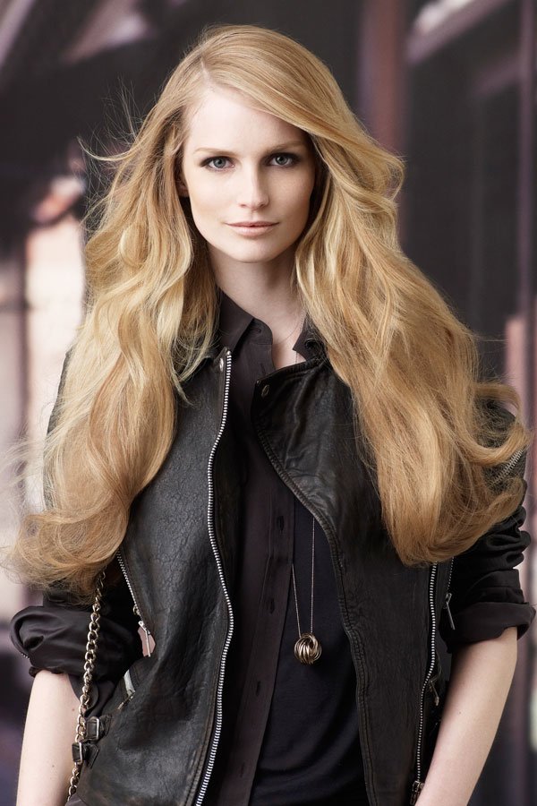 Stufenschnitt oder gleichlange Haare?