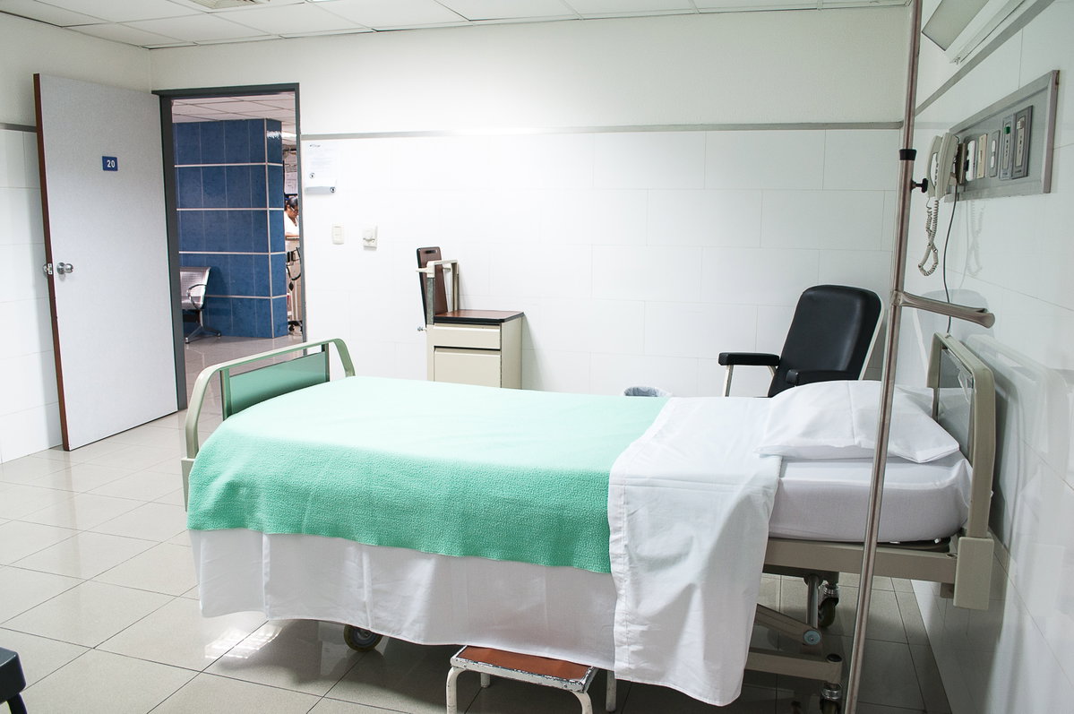 Bett im Krankenhaus