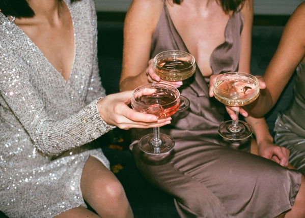 So cool kannst du eine Hose zum Abiball stylen!