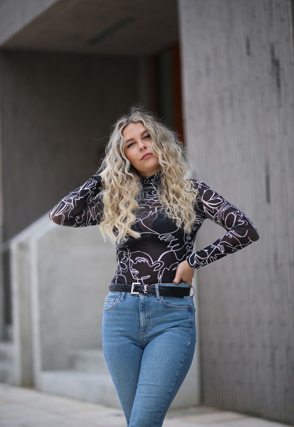 Dagi Bee: Sie verrät das Geschlecht ihres Babys – mit lustigem Fail