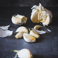 TikTok-Trend: Wieso sich alle Knoblauch in die Nase stecken
