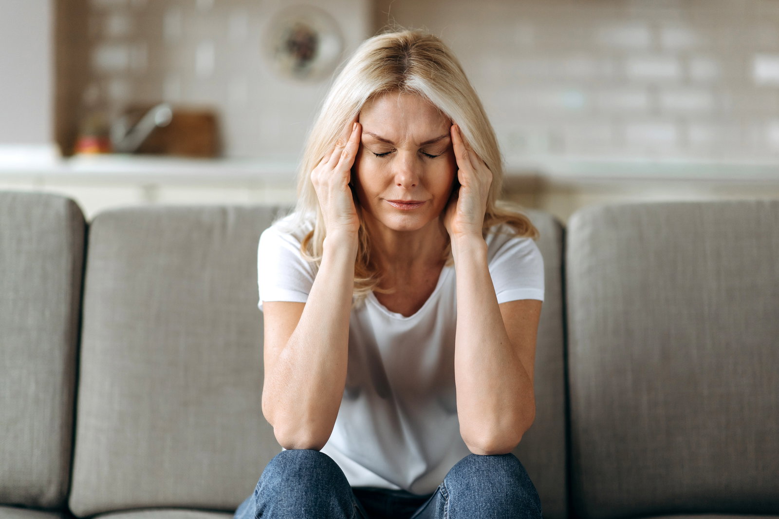 Diese 4 Yoga-Übungen helfen schnell gegen Kopfschmerzen
