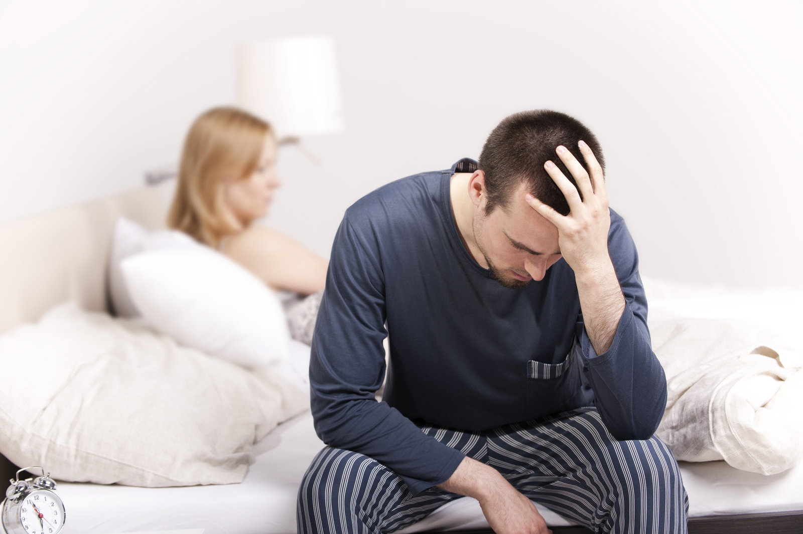 Der stille Feind der Männlichkeit: Wie der moderne Lebensstil zu erektiler Dysfunktion bei jungen Männern führt