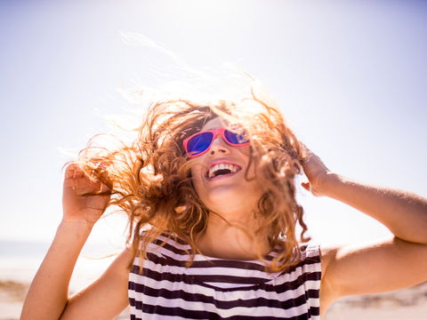 Kopfhaut vor Sonne schützen: 4 Produkte hinterlassen keinen Fettfilm in den Haaren