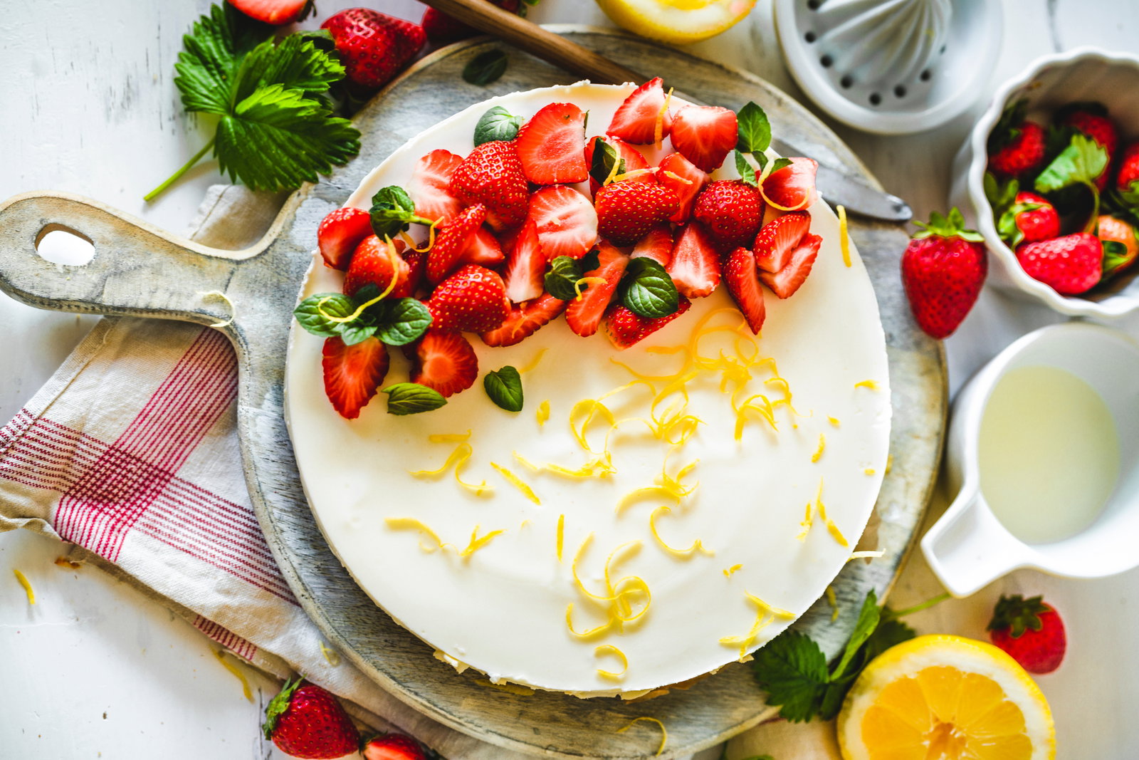 Leichte Erdbeer-Zitronen-Torte ohne Zucker – einfach unwiderstehlich!