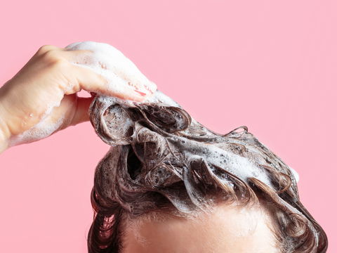 Öko-Test-Empfehlung: "Sehr gutes" festes Shampoo von dm im Test überragend