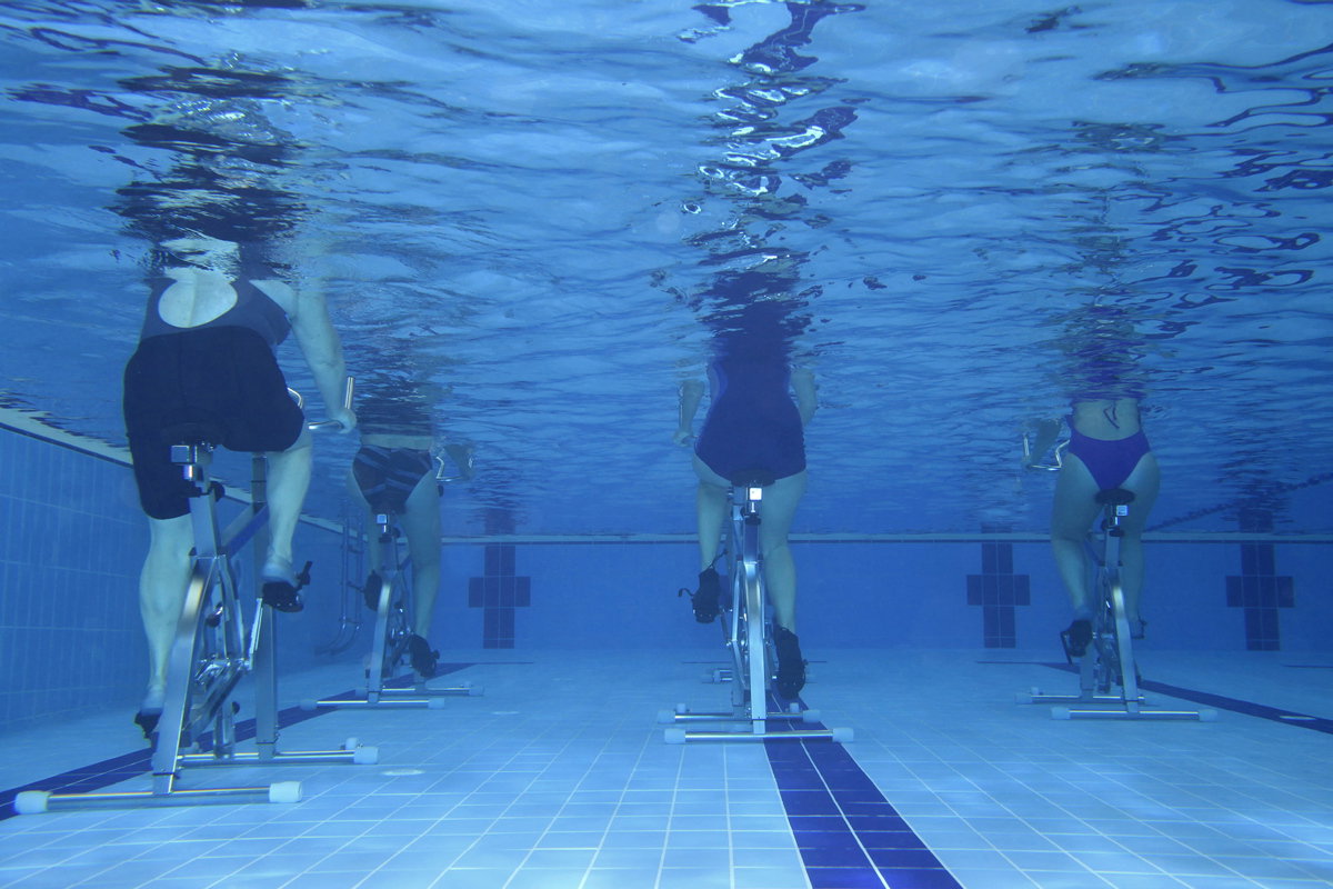 Diese 3 Workouts verbrennen ordentlich Kalorien im Wasser
