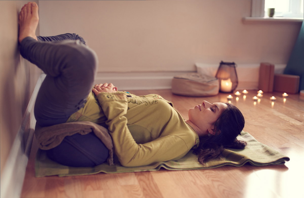 Wand-Yoga: Die besten Übungen für Anfänger