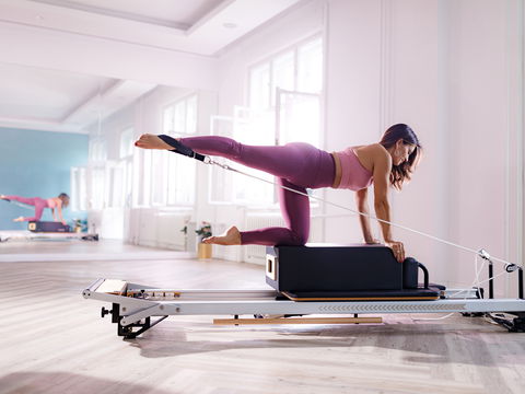 Pilates Reformer: So effektiv ist das Training mit dem Gerät