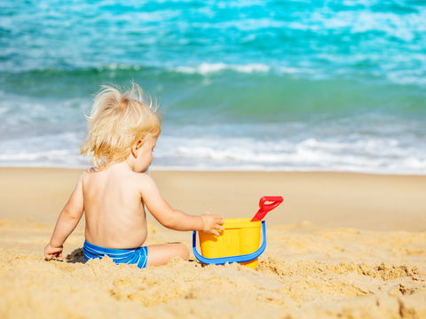 Sonnenbrand bei Kleinkindern: Was hilft dagegen?