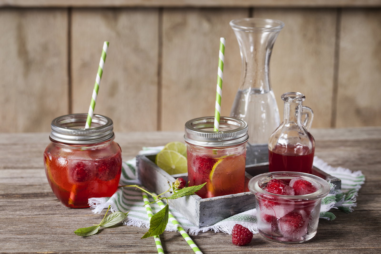 Prickelnde Himbeerlimonade ohne Zucker