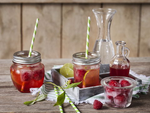 Prickelnde Himbeerlimonade ohne Zucker