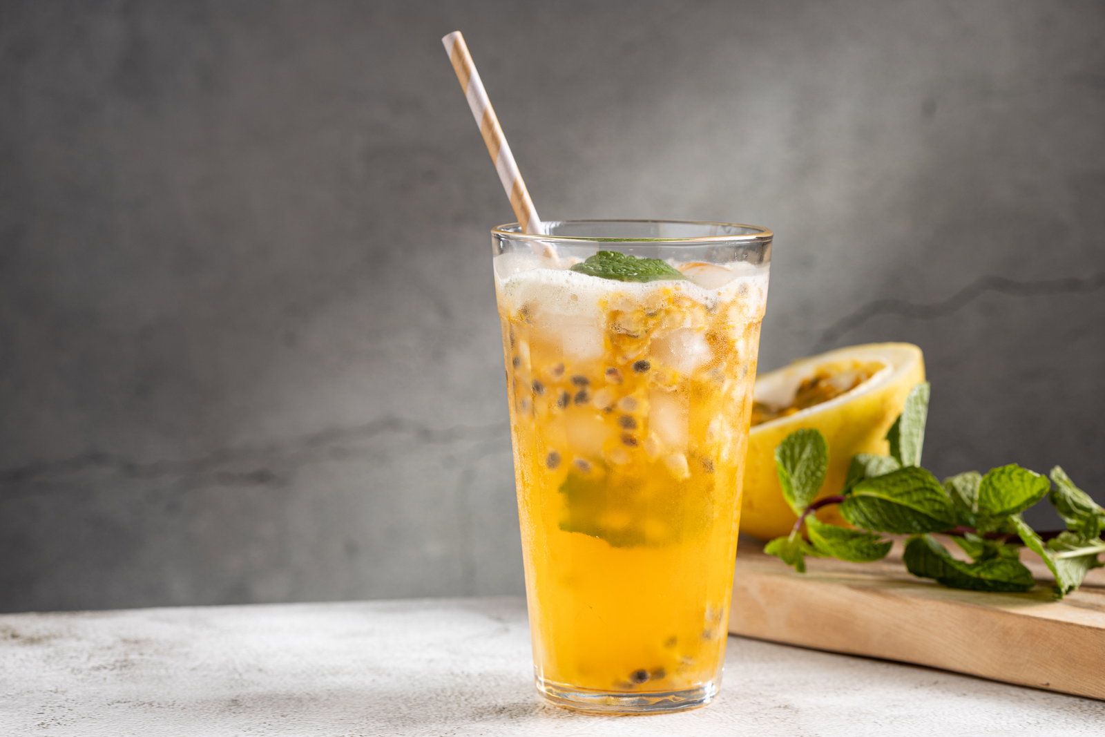 Rezept: Maracuja-Minz-Limonade ohne Zucker