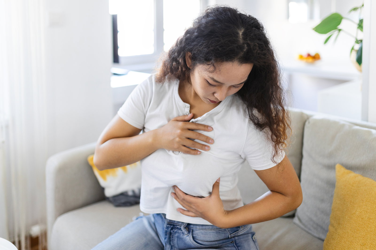 Krank nach Brustvergrößerung? Symptome der Breast Implant Illness 