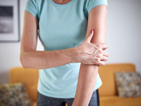 Ellenbogenschmerzen im Alltag: Tipps zur Vorbeugung und Linderung