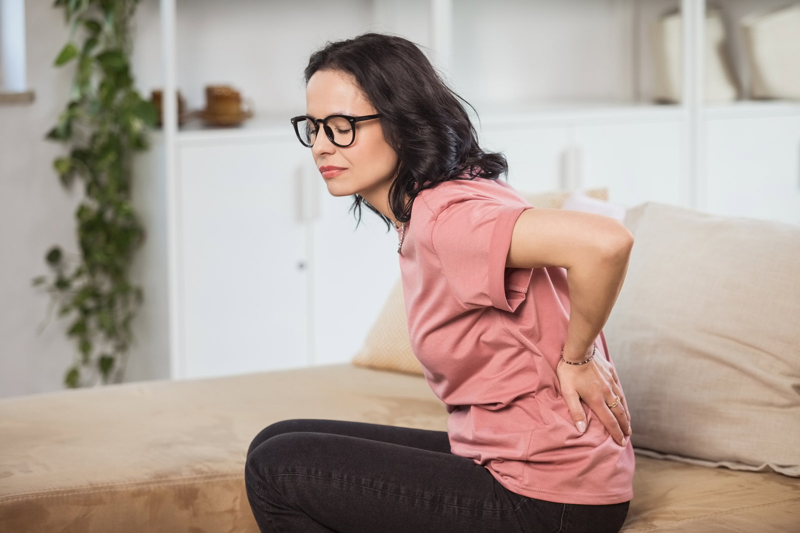 Rückenschmerzen bei Endometriose: Ursachen und was hilft