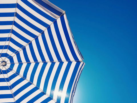 Unterschätzte Gefahr: Warum Sonnenschutz auch bei bewölktem Himmel im Alltag unverzichtbar ist
