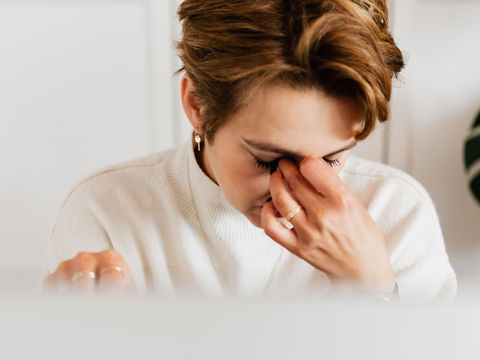 Mental Minimalism: Wie die Kopf-Detox-Methode bei Stress hilft