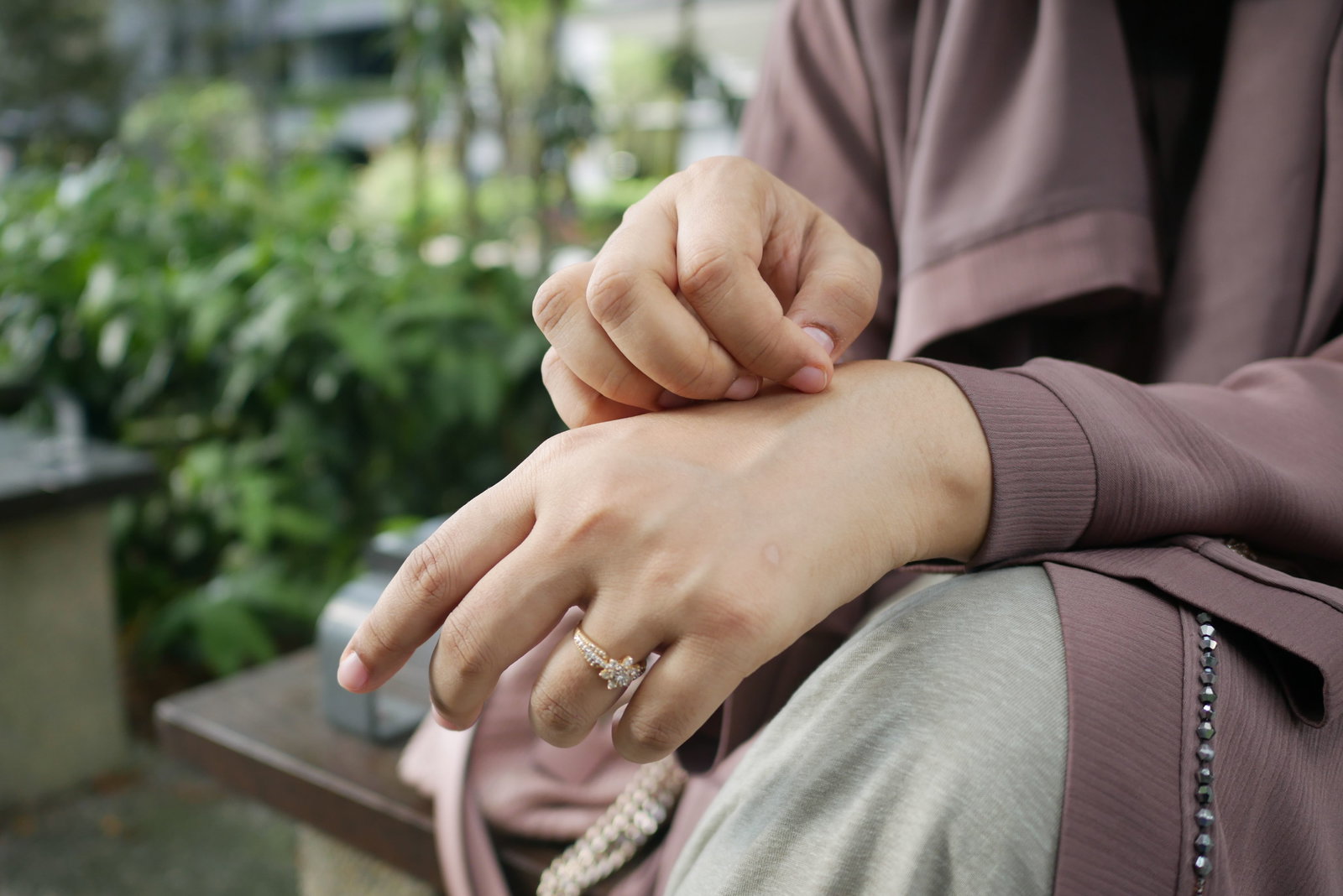 Mücken-Rätsel gelöst: Die überraschenden Gründe, warum Frauen häufiger gestochen werden