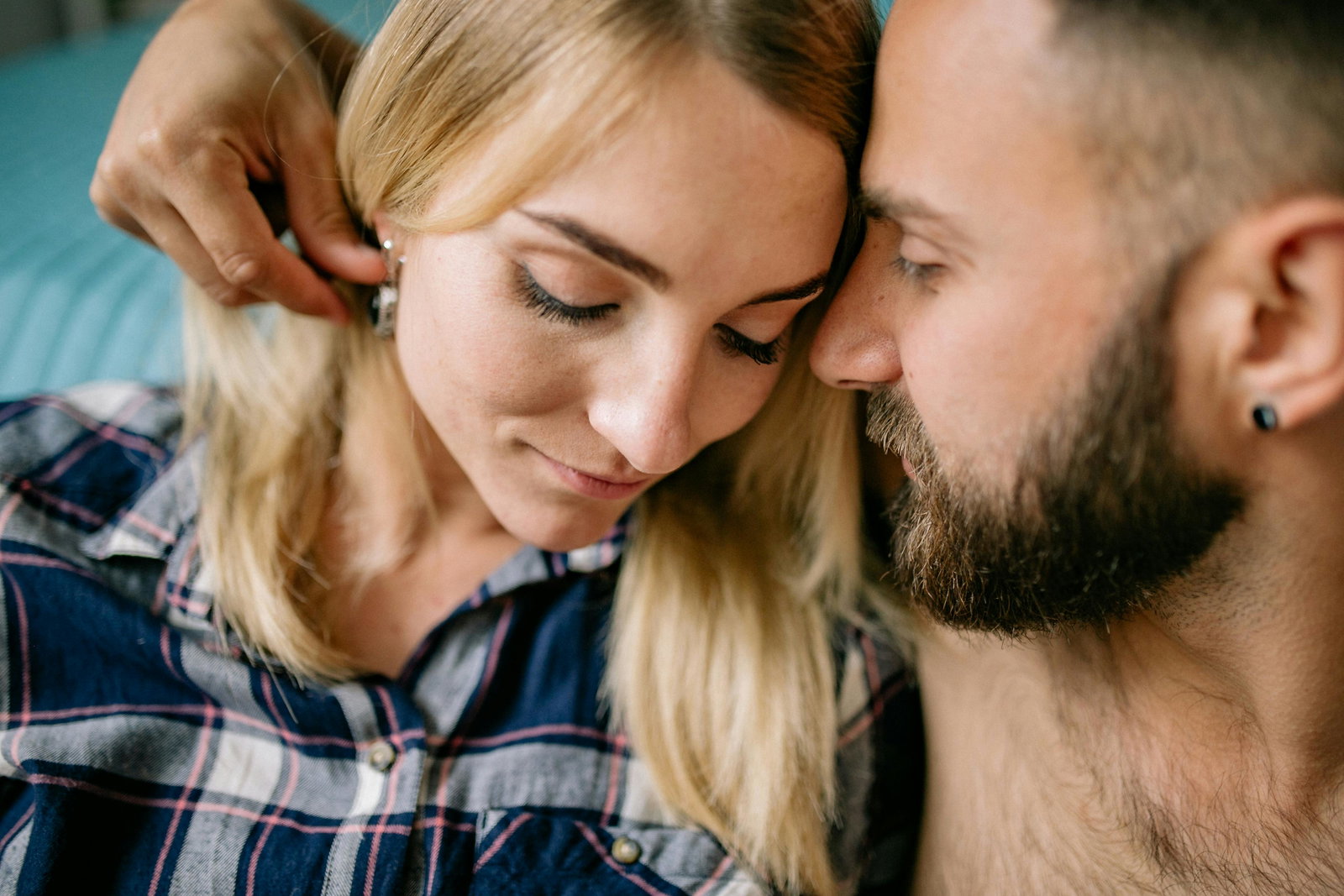 Schmerzen nach dem Orgasmus: Warum zieht es nach dem Höhepunkt im Unterleib?