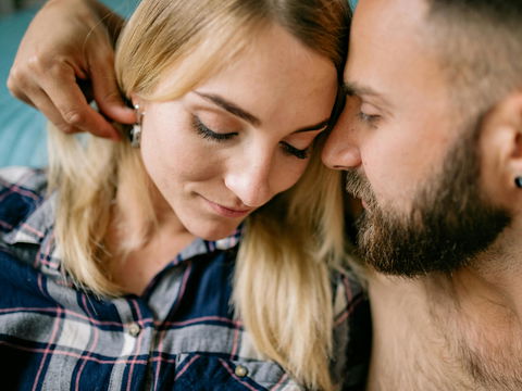 Schmerzen nach dem Orgasmus: Warum zieht es nach dem Höhepunkt im Unterleib?