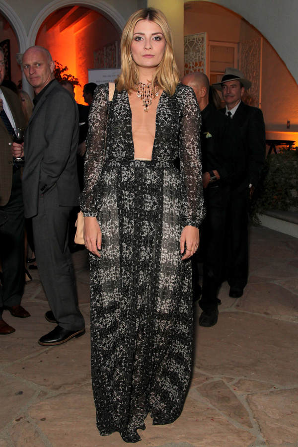 Mischa Barton im Maxikleid