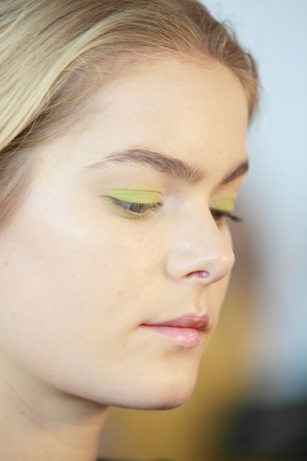 Model Make-up in Mintgrün