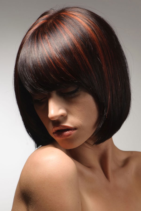 Braune Haare mit Strähnchen