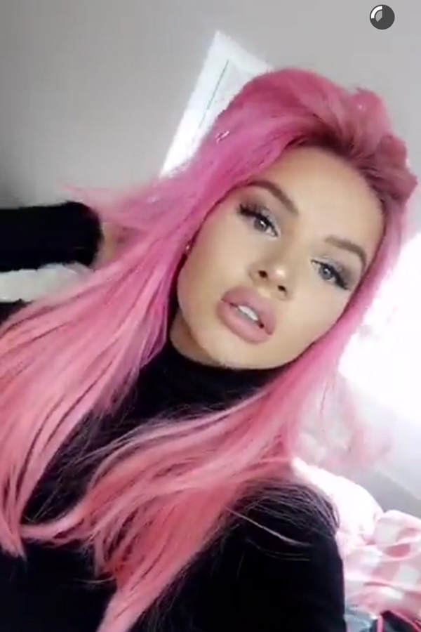 Shirin hat pinke Haare
