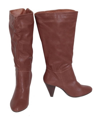 Stiefel mit weitem Schaft