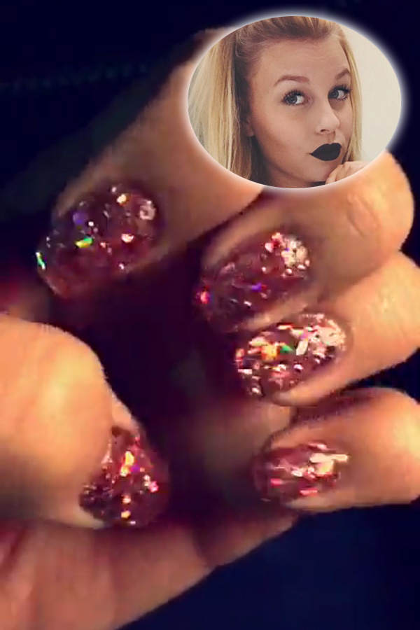 Dagi Bee: Glitzer-Nägel