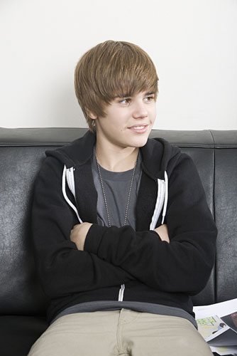 Justin Bieber wirkt schüchtern