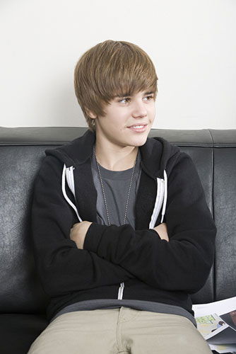 Justin Bieber wirkt schüchtern