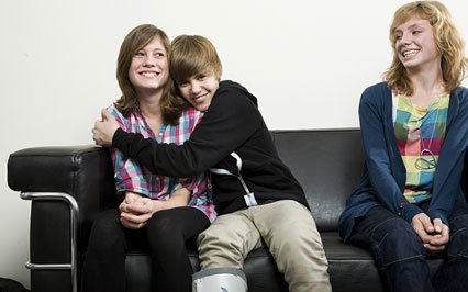 Justin Bieber beim Knuddeln