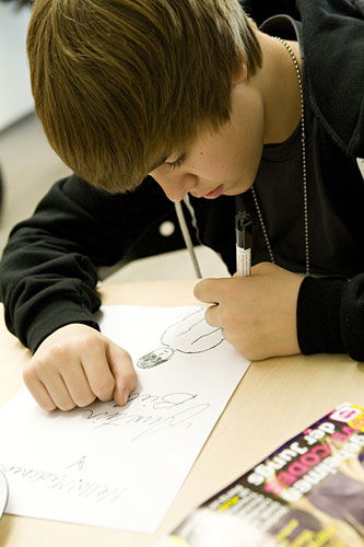 Justin Bieber malt Selbstportrait