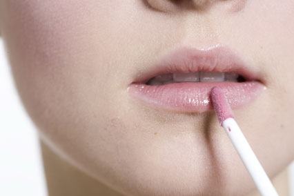 Lippen in zart-rosa Gloss