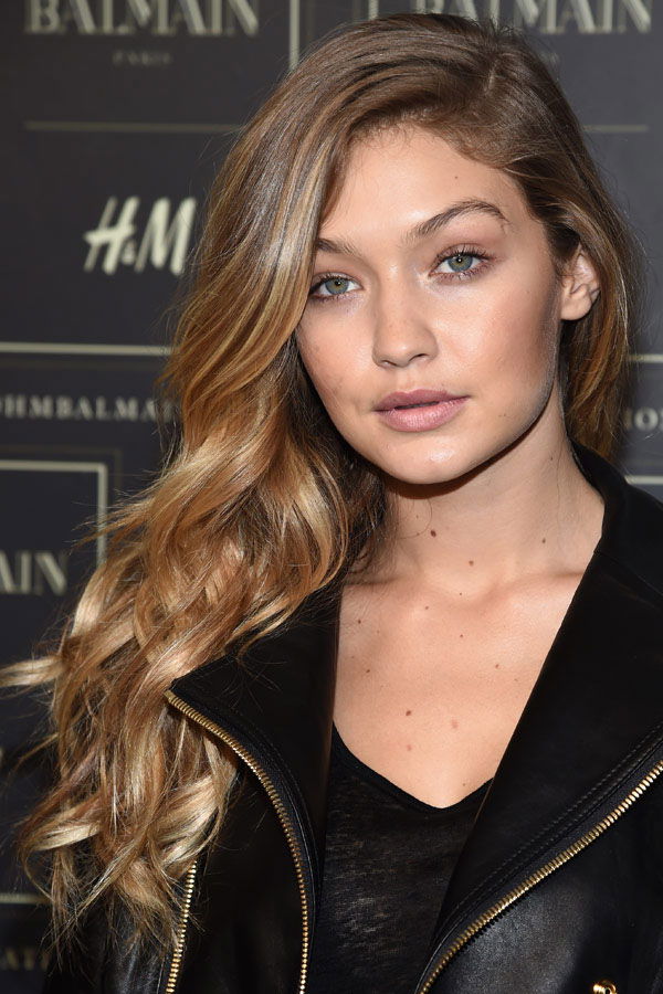 Gigi Hadid mit Locken