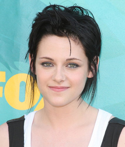Kristen Stewart mit schwarzen Haaren