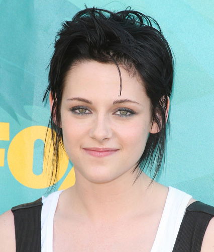 Kristen Stewart mit schwarzen Haaren