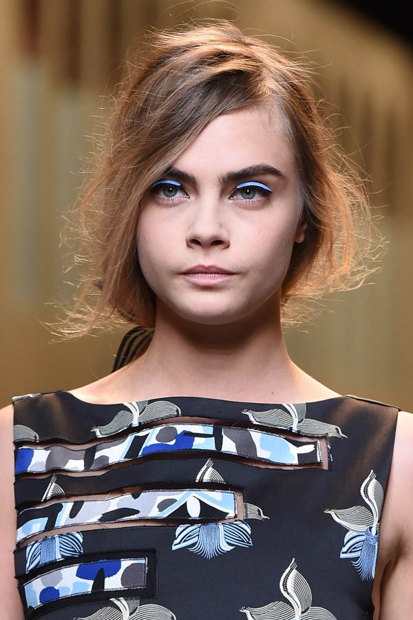 Hellblauer Leder-Lidstrich bei Fendi