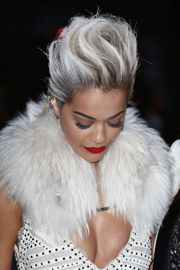 Rita Ora: graue Haare