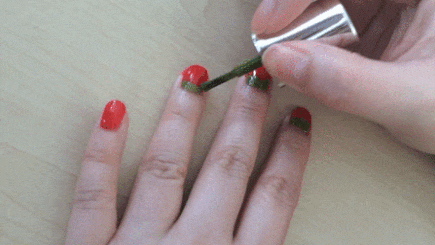 Erdbeeren-Naildesign: Schritt 2