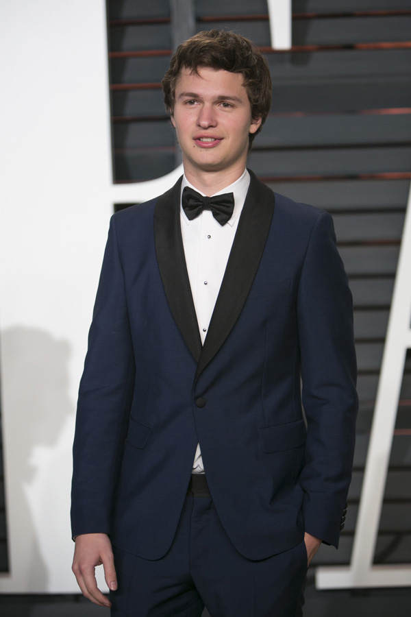 Ansel Elgort: das erste Mal