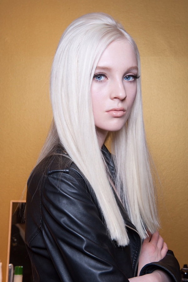 Haare am Hinterkopf toupiert
