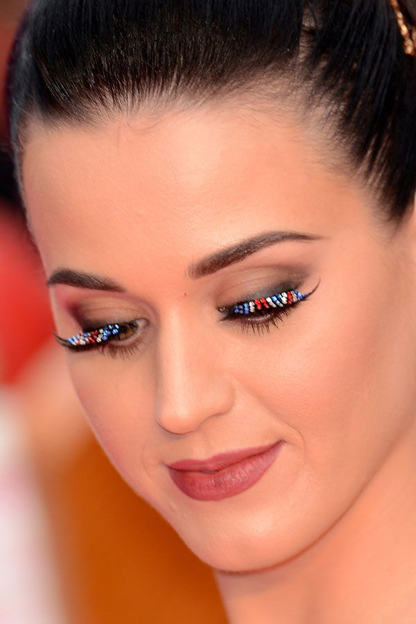 Katy Perry mit Strass auf den Wimpern