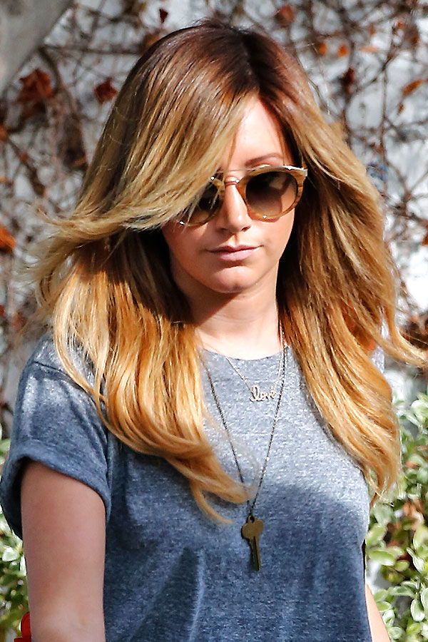 Dunkelblond: Ashley Tisdale