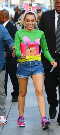miley-cyrus-jimmy-kimmel-neu-ddp-inline-2080939.jpg