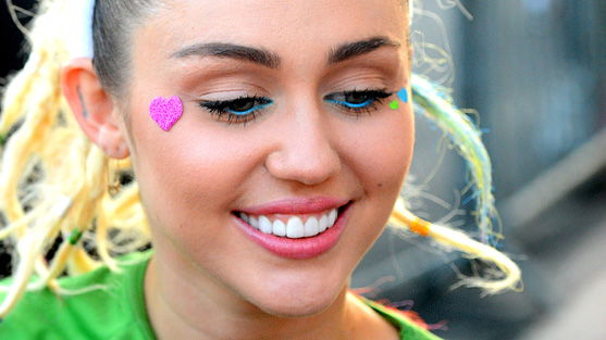 Soo witzig: Miley Cyrus als Undercover-Reporterin