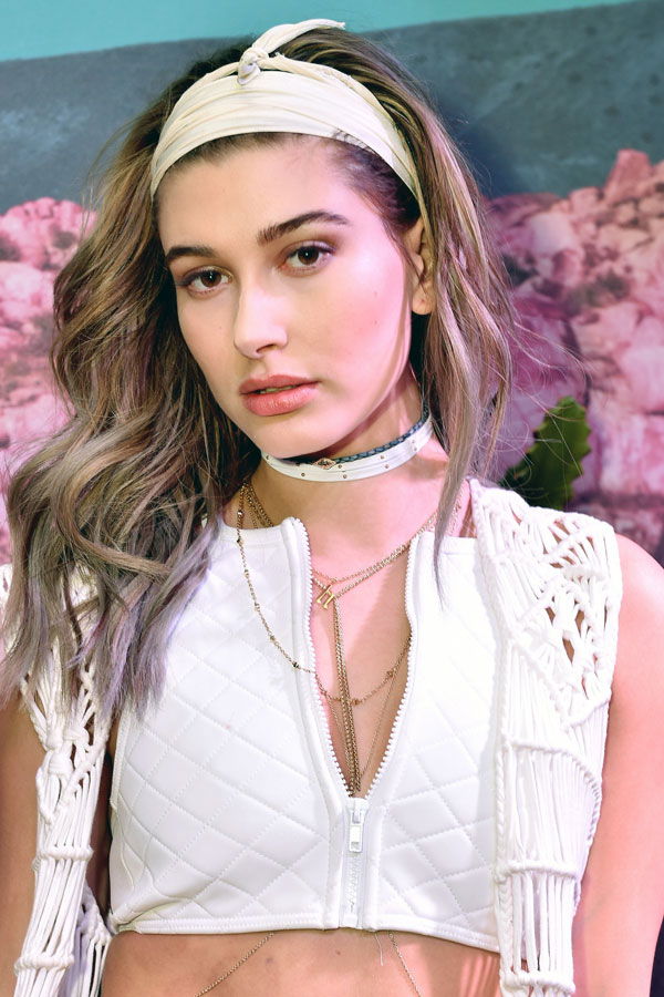 Hailey Baldwin mit Boho Make-up
