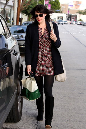 Liv Tyler im Karo-Kleid
